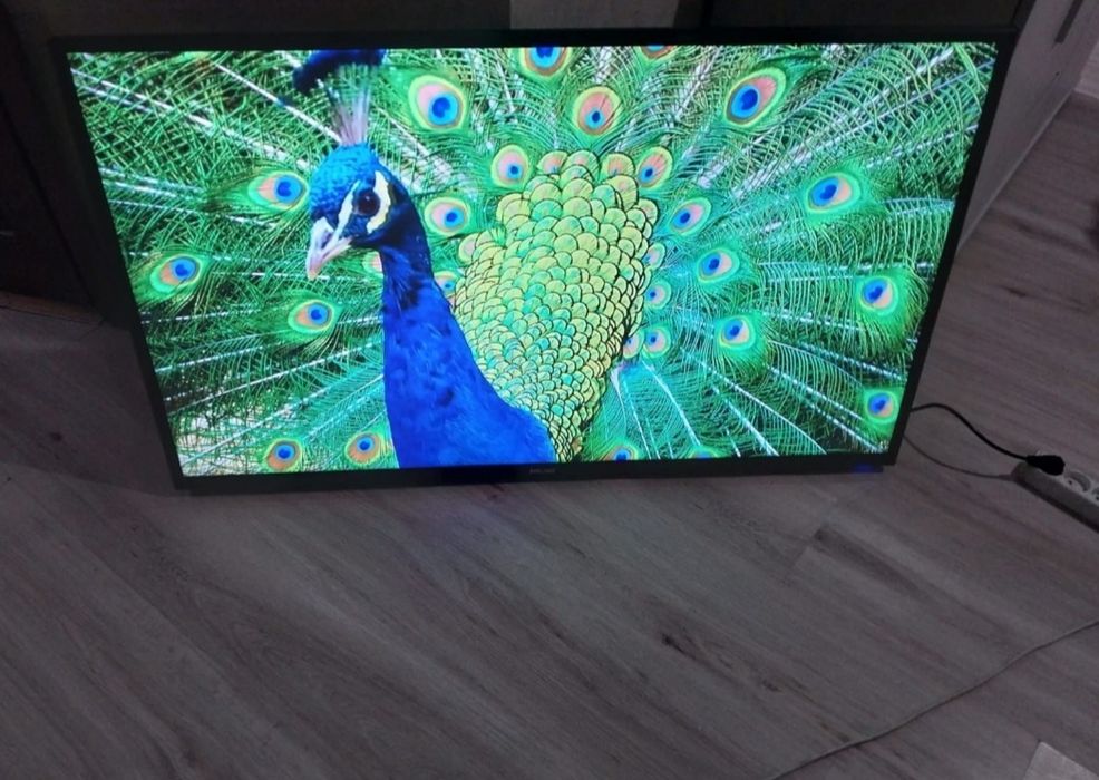 Телевизор Samsung 101см. Со смарт приставкой и кронштейном.