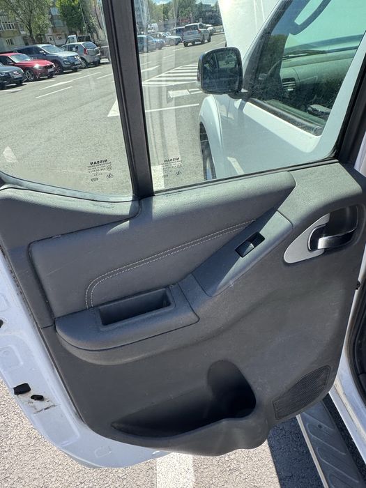NISSAN NAVARA  volan dreapata
