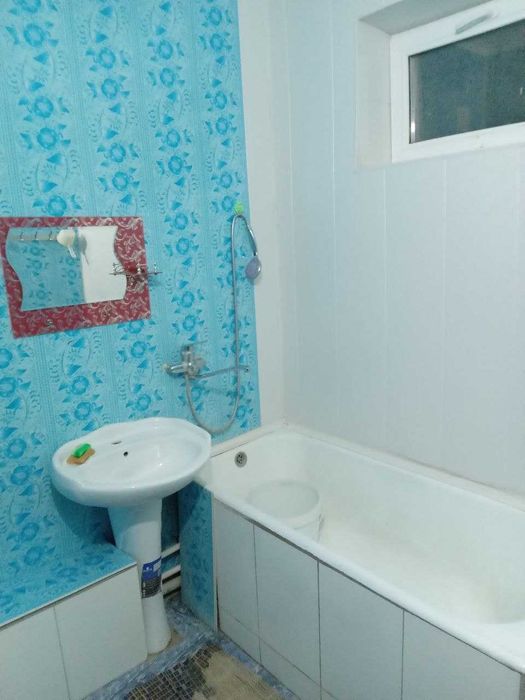 3 xonali kvartira sotiladi