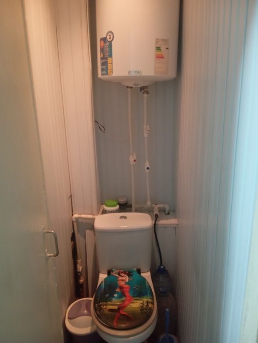 3xonali 4-etajda uy sotiladi