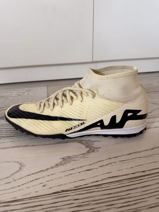 ghete de fotbal nike mercurial