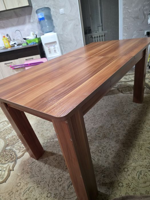 Стол в хорошем состоянии