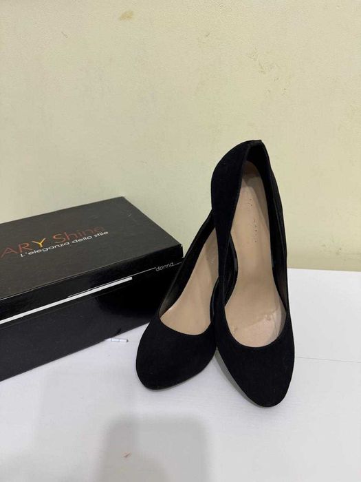 Продам замшевые туфли