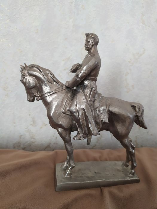 Антикварные лошадь  цена по договорная