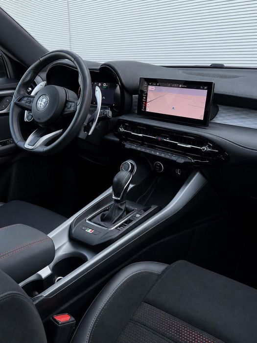 Vand Alfa Romeo Tonale 1.5 FWD AT MHEV 2022 inmatriculata RO impecabila osibilitate rate / leasing / creditare urgent