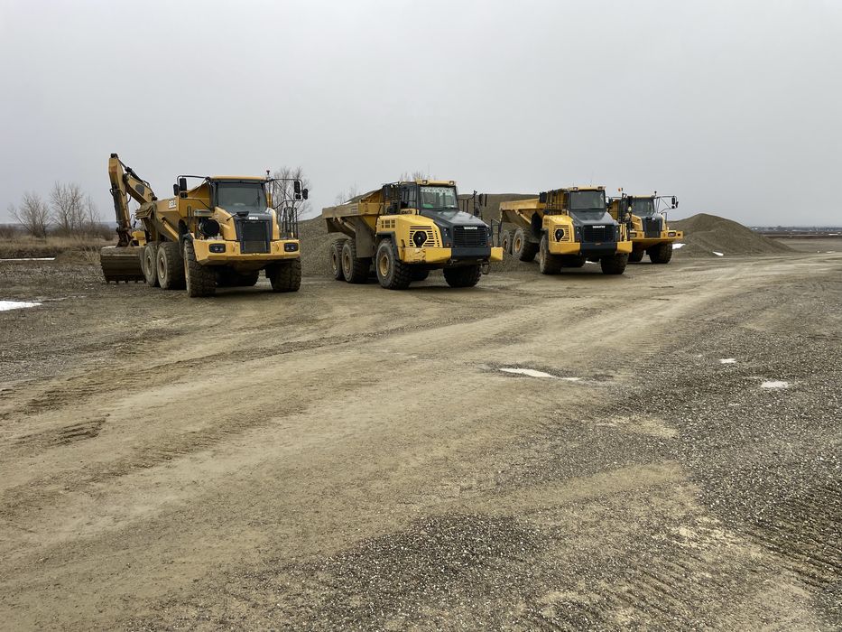 Inchiriez Dumpere Excavatoare Buldozere Autogreder compactoare