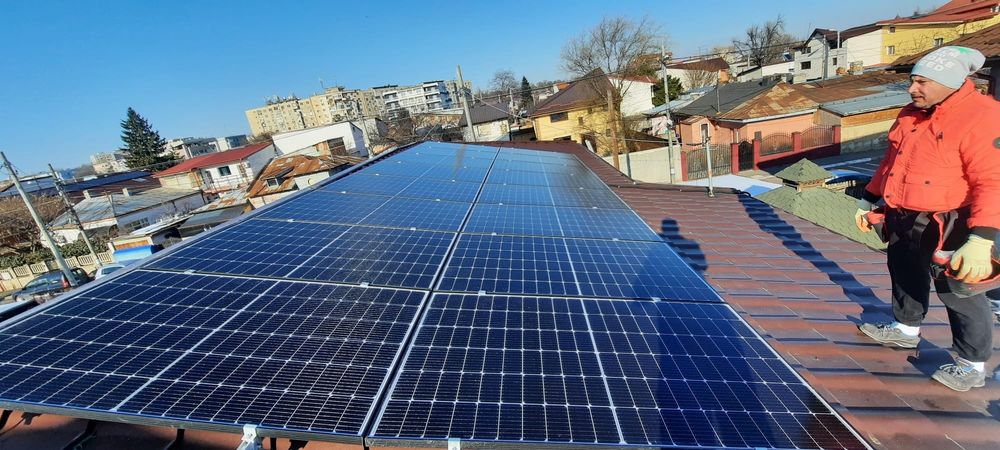 Montaj Panouri Fotovoltaice Montaj  invertoare solare hibrid , on-grid