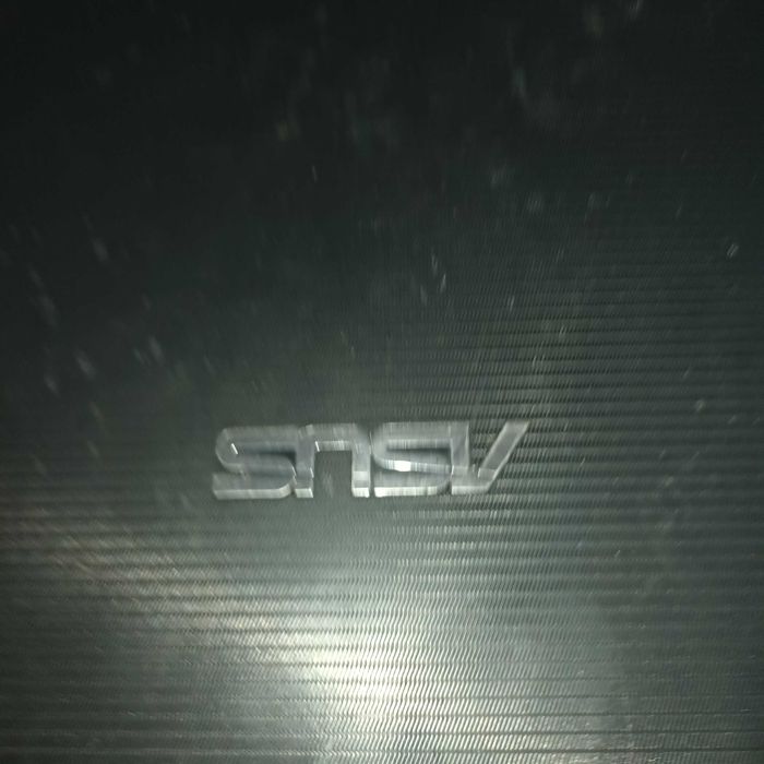 лаптоп асус отлично работи .