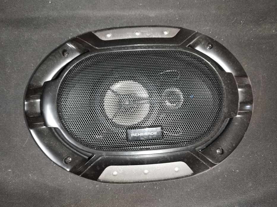 Кора за багажник на BMW E46 compact със супер тонколони