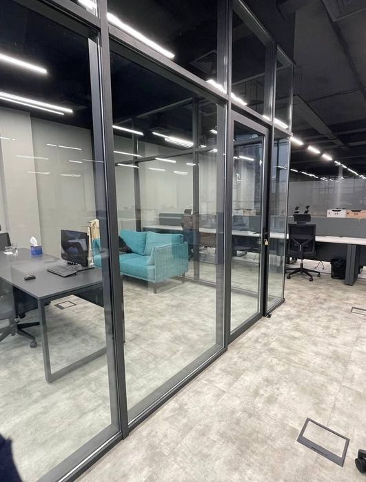 Офислар учун ойнали тусиклар.. Стеклянные перегородки для офиса