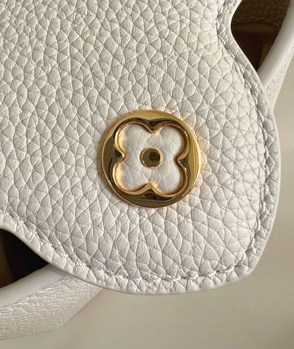 Geanta Louis Vuitton Capucines 21cm, tip Premium