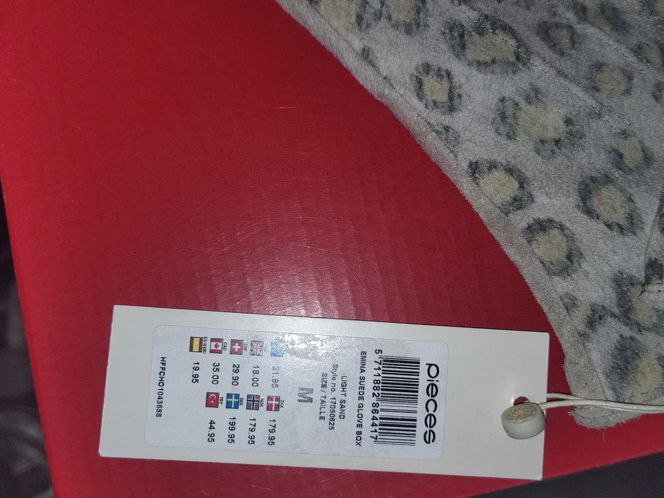 Дамски ръкавици Pieces