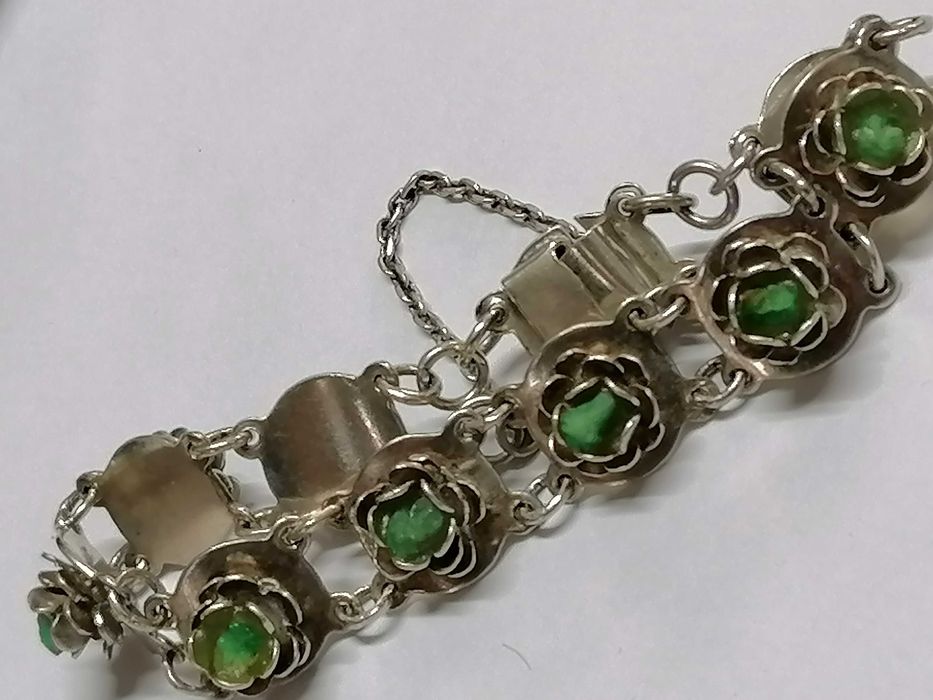 Старинна сребърна гривна с камъни