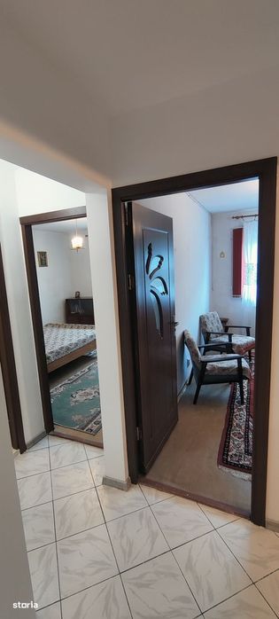 Particular 3 decomandate Ciuperca Helin et. 2/4 bilateral, centrala...