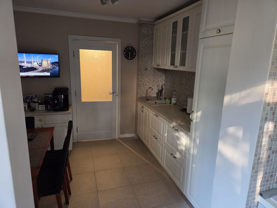 Inchiriez apartament 3 camere