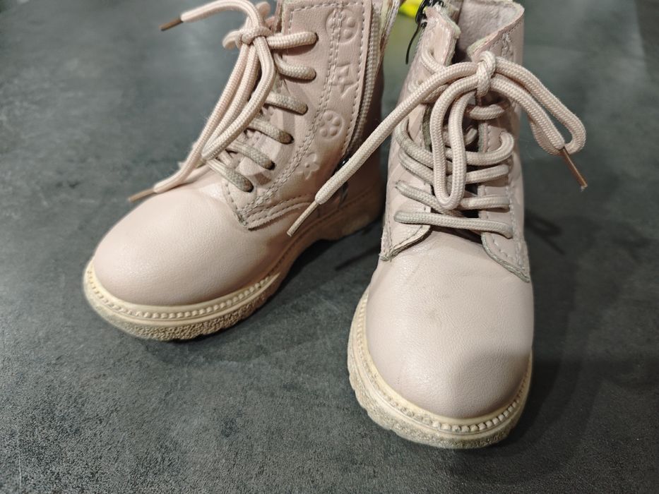 Продам осенние сапожки для девочки