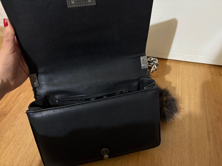 Дамска черна чанта