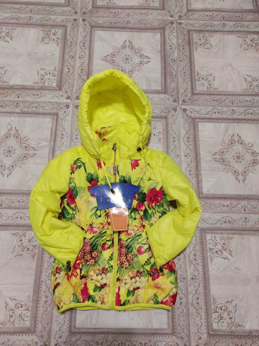 Курточка на весну девочке