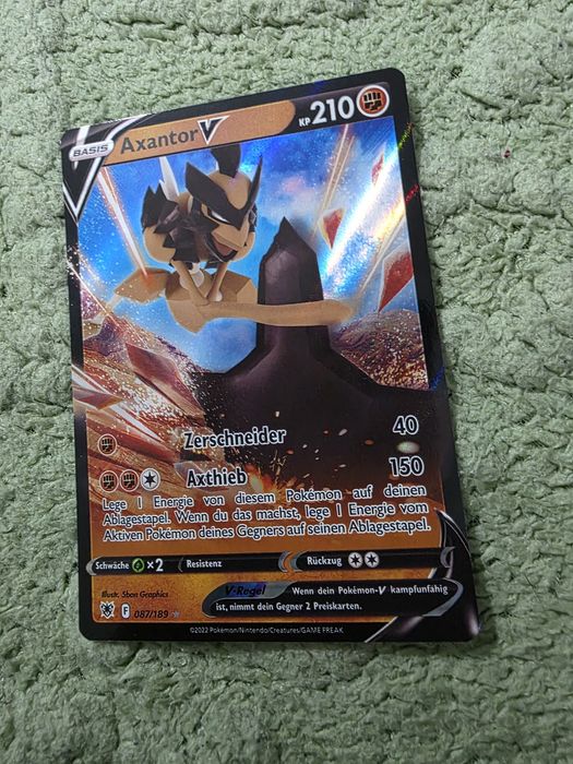 Vând carte pokemon