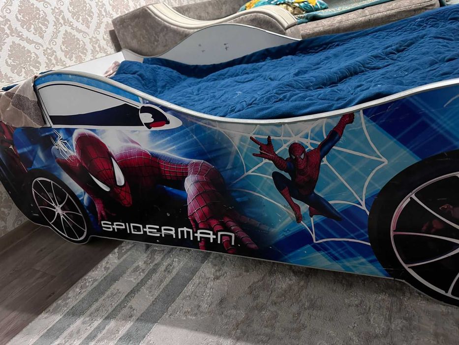 продам десткую кровать с матрасом