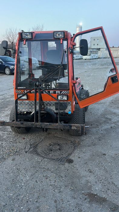 Tractor 4x4 cu cositoare
