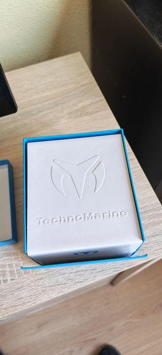 Часовник Techno marine чисто нов