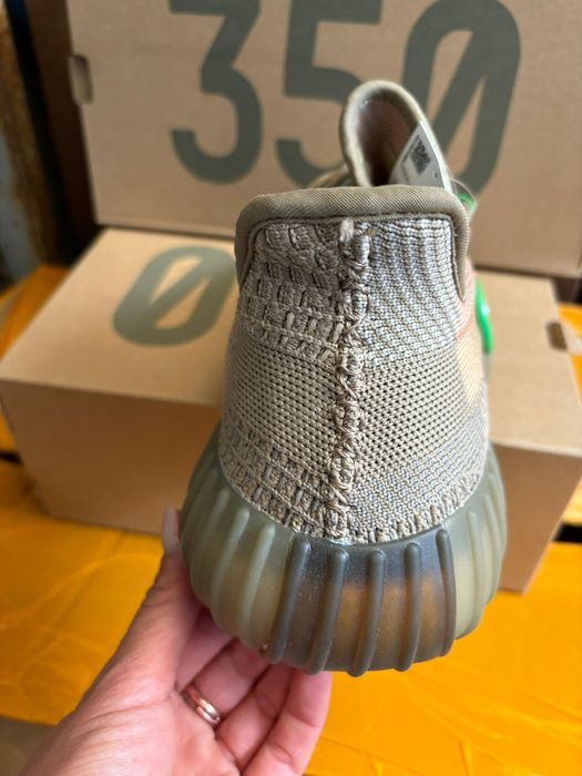 Adidas yeezy boost 350 v2.,