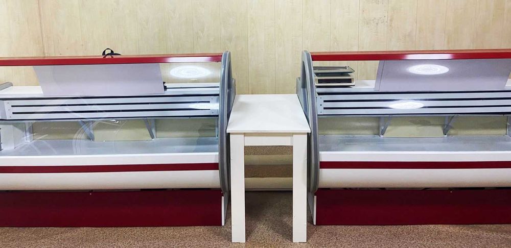 Витрины и морозильные лари продам