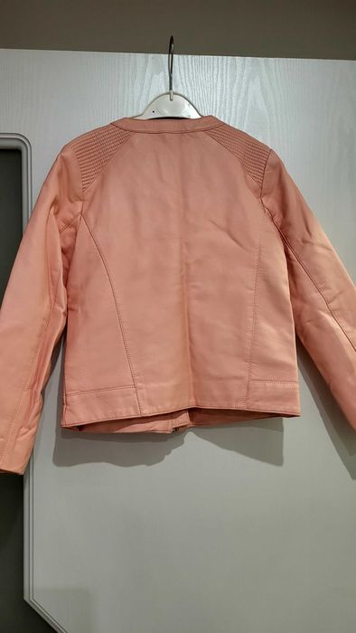 Продавам детско кожено яке