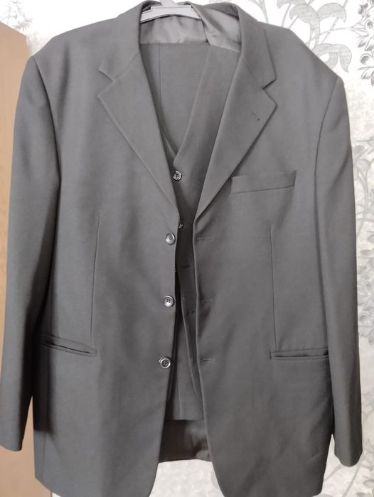 Костюмы новые и один раз надёванные!