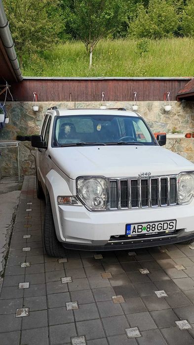Jeep Cherokee 2011 • 2.8 Diesel • Automată • 4x4 • Piele • Navigație