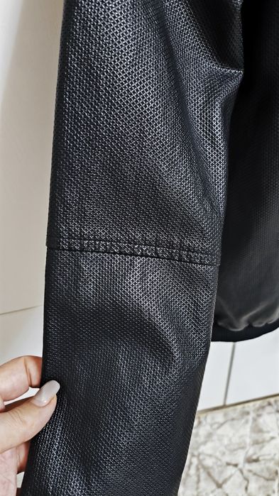 Кожаная куртка на 9-11 лет