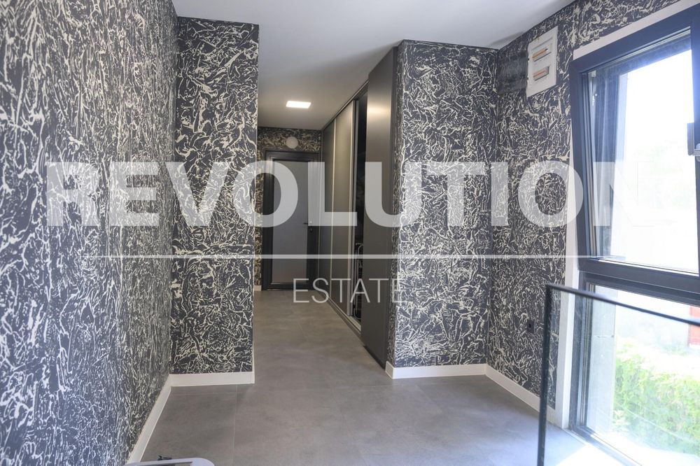 Дава се под наем Къща в Варна, м-т Траката - 320 кв.м за 5000 € - Снимка #8