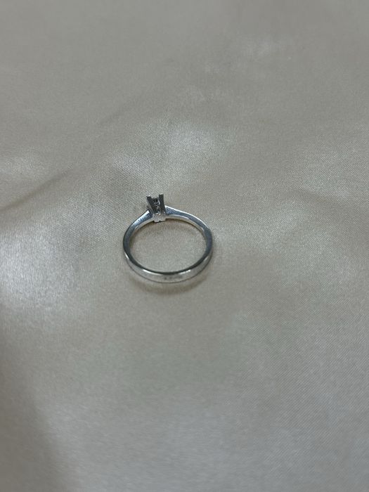 Золотое кольцо с бриллиантом