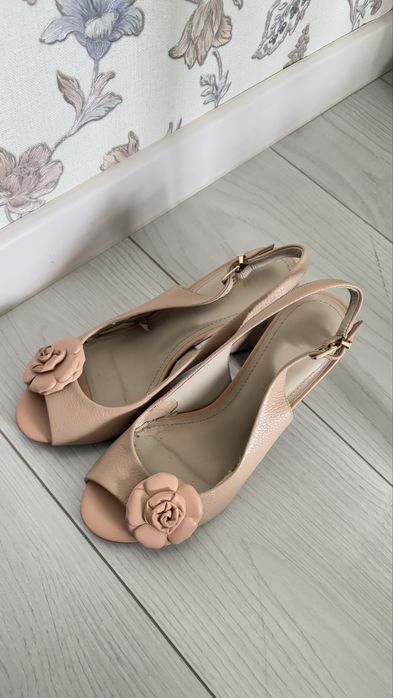 Туфли, босоножки женские