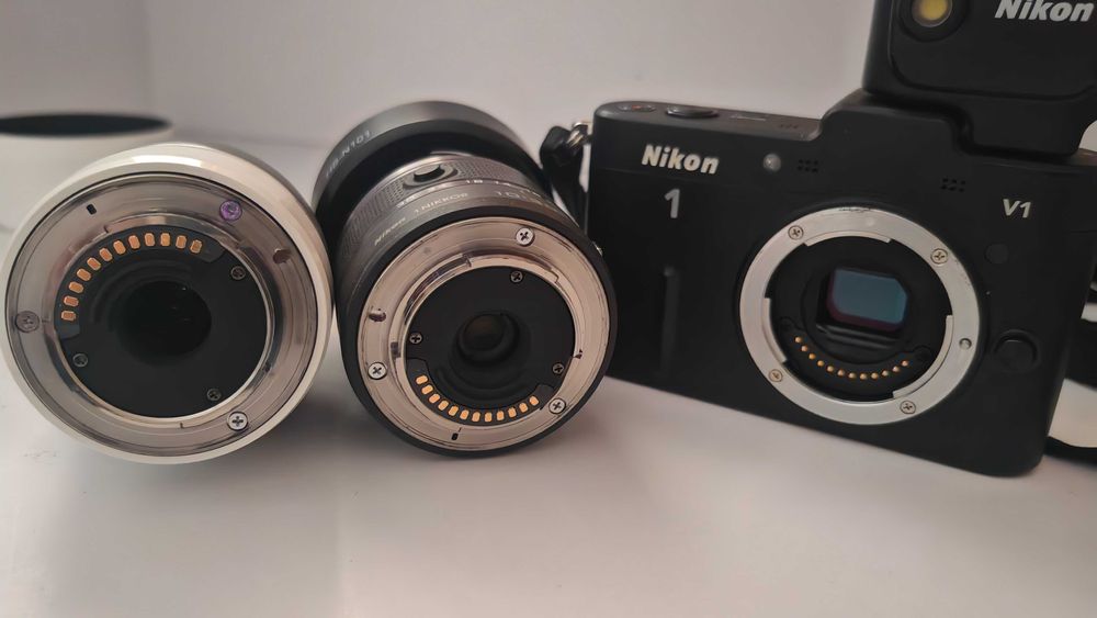 Nikon 1 V 1 cu 2 obiective si blit 16000 cadre