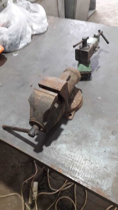 Продам тиски, остались маленькие