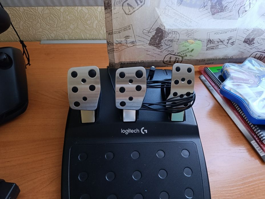 Продам руль с педалью G29