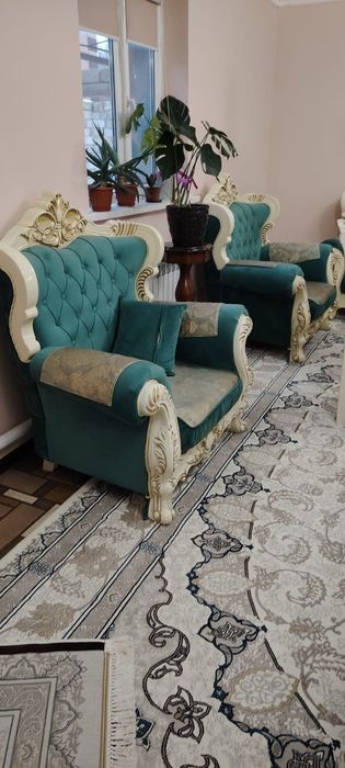 Продам диван, 2 креслами