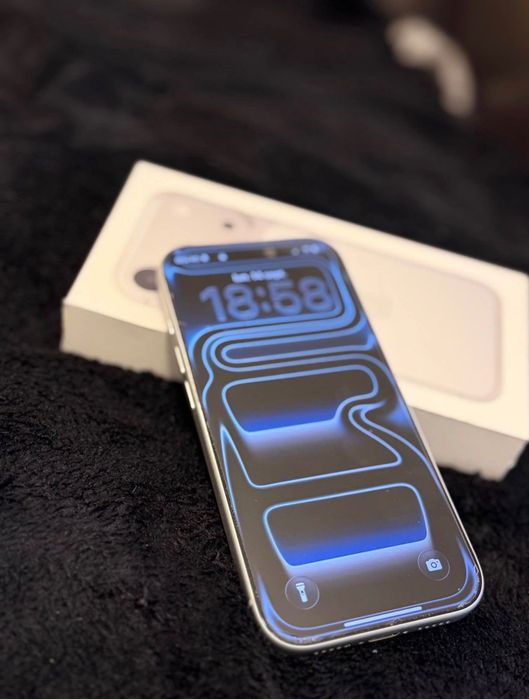 Iphone 17 pro max white