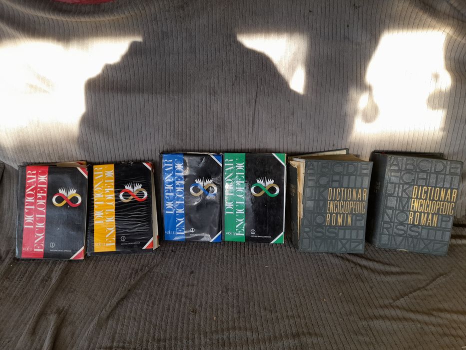 Carti vechi de vanzare