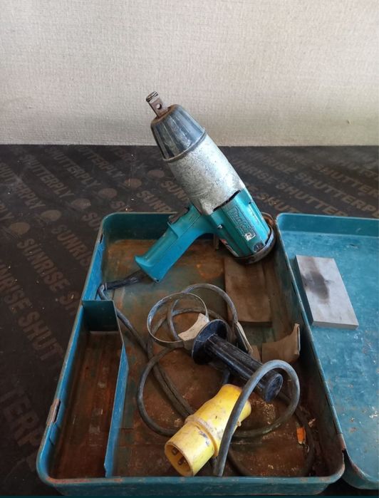 Makita ударен гайковерт на ток