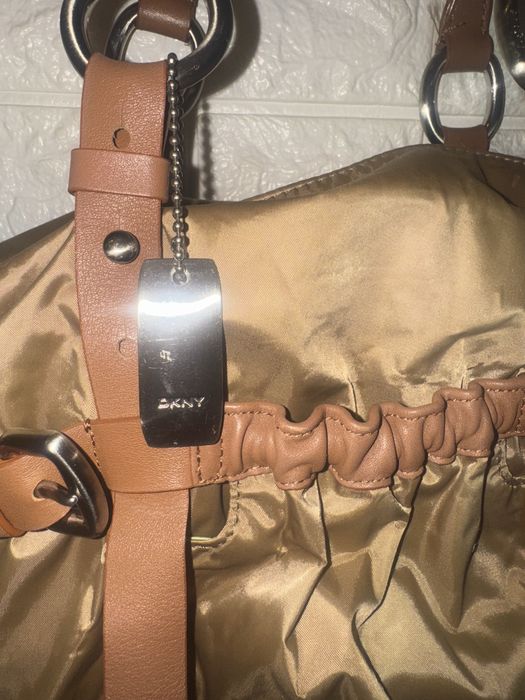 Geanta de umar DKNY