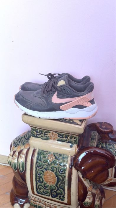 Маратонки Nike.
