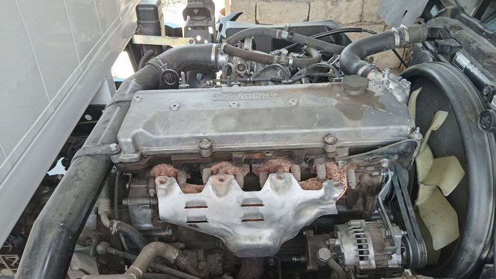 Aftobus Isuzu motor karobka