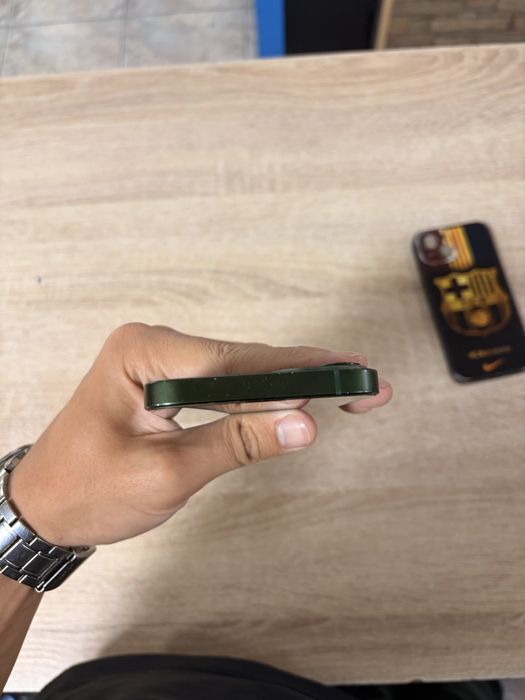 Продам Iphone 13