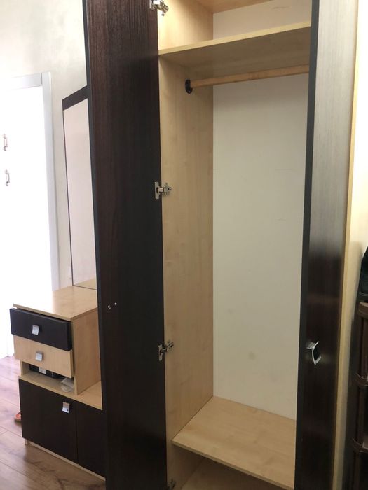 Продается шкаф бля прихожей