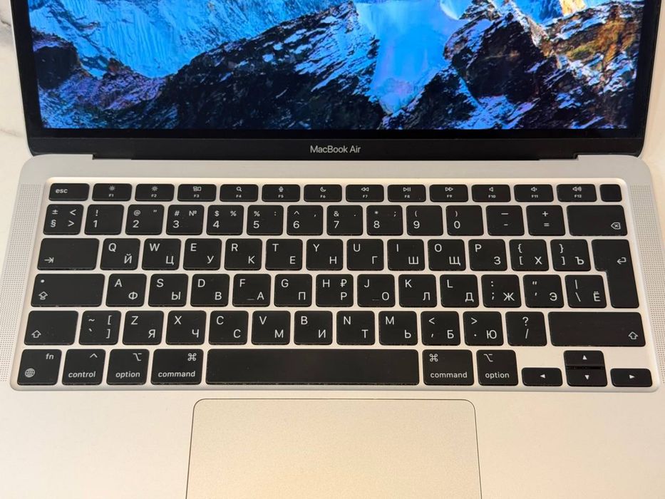 MacBook Air M1 (2020), цвет Silver.