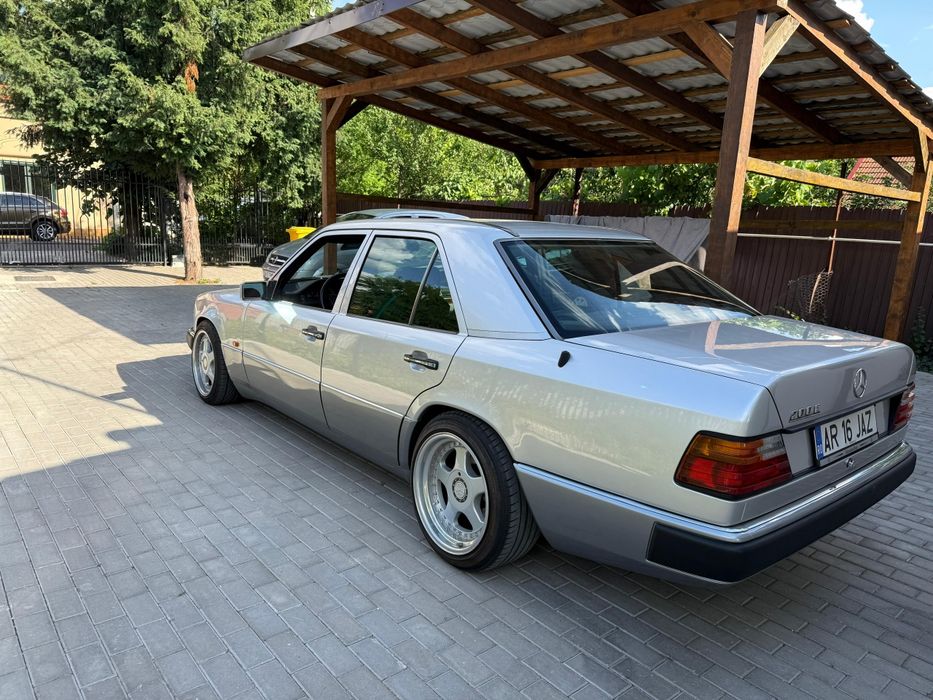 MERCEDES-BENZ E-Class 1992 — imagine 3
