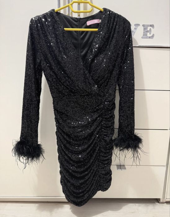 Rochie neagra cu paiete